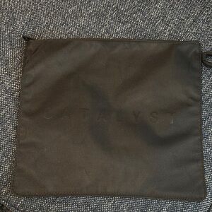 Knix Catalyst waterproof accessory bag.